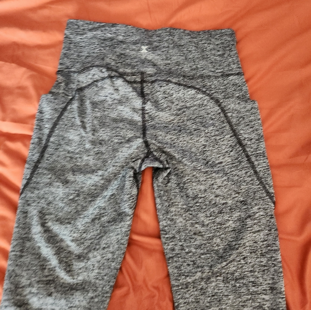 Xersion, medium, Capri leggings, gray pattern